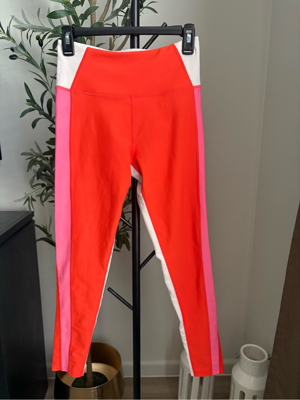 Colorblock High-Rise Leggings in Red, Pink & White